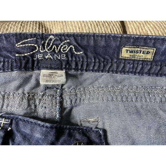 Silver Jeans Women's 29x31 Twisted Boot Cut Flare Leg Dark Wash Blue Low Rise - Picture 6 of 8